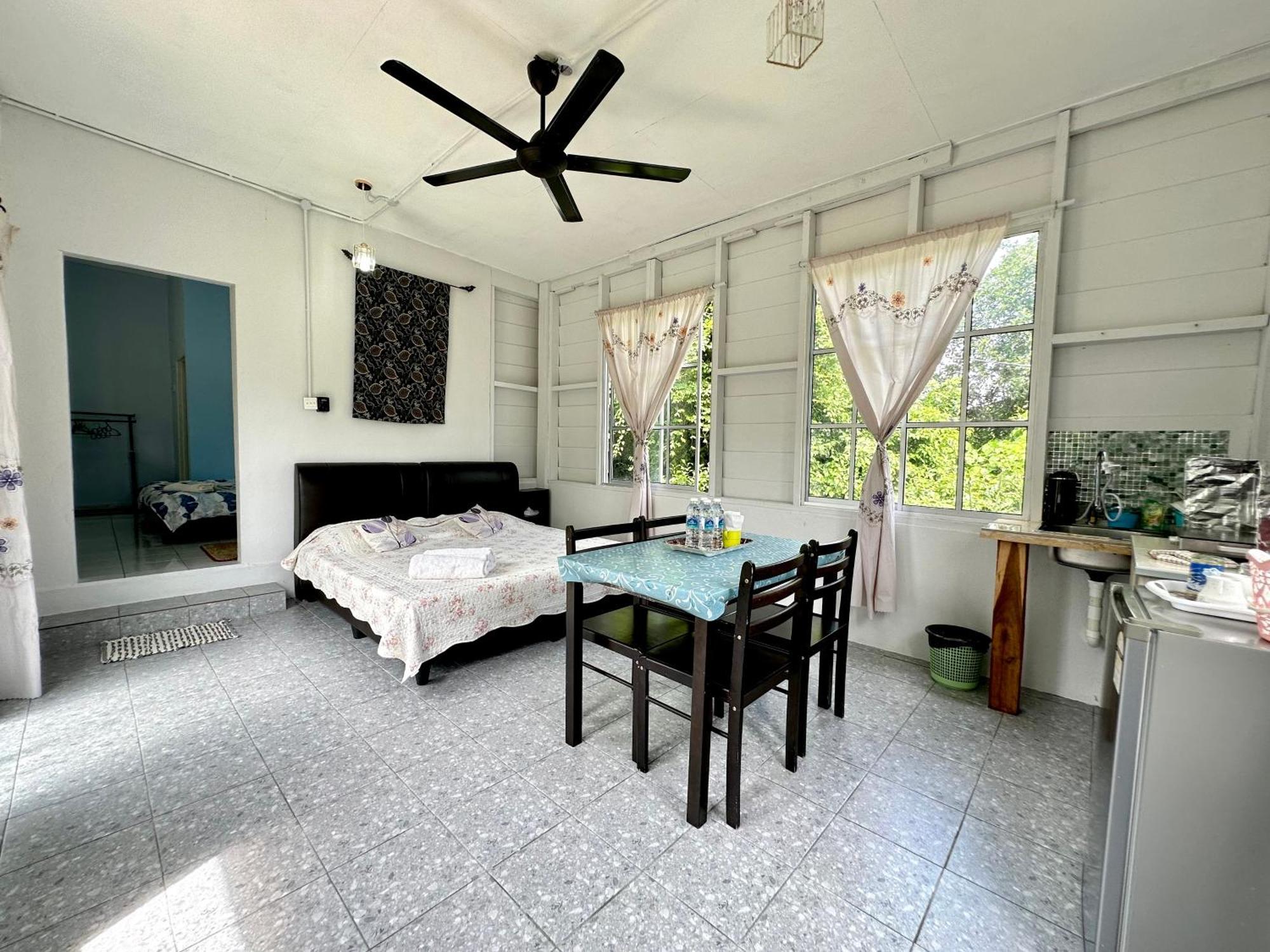 Kapal Terbang Guest House Langkawi Пантай-Ченанг Номер фото