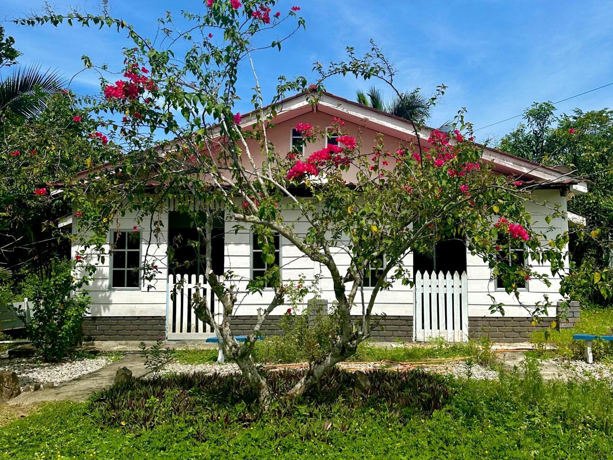 Kapal Terbang Guest House Langkawi Пантай-Ченанг Екстер'єр фото